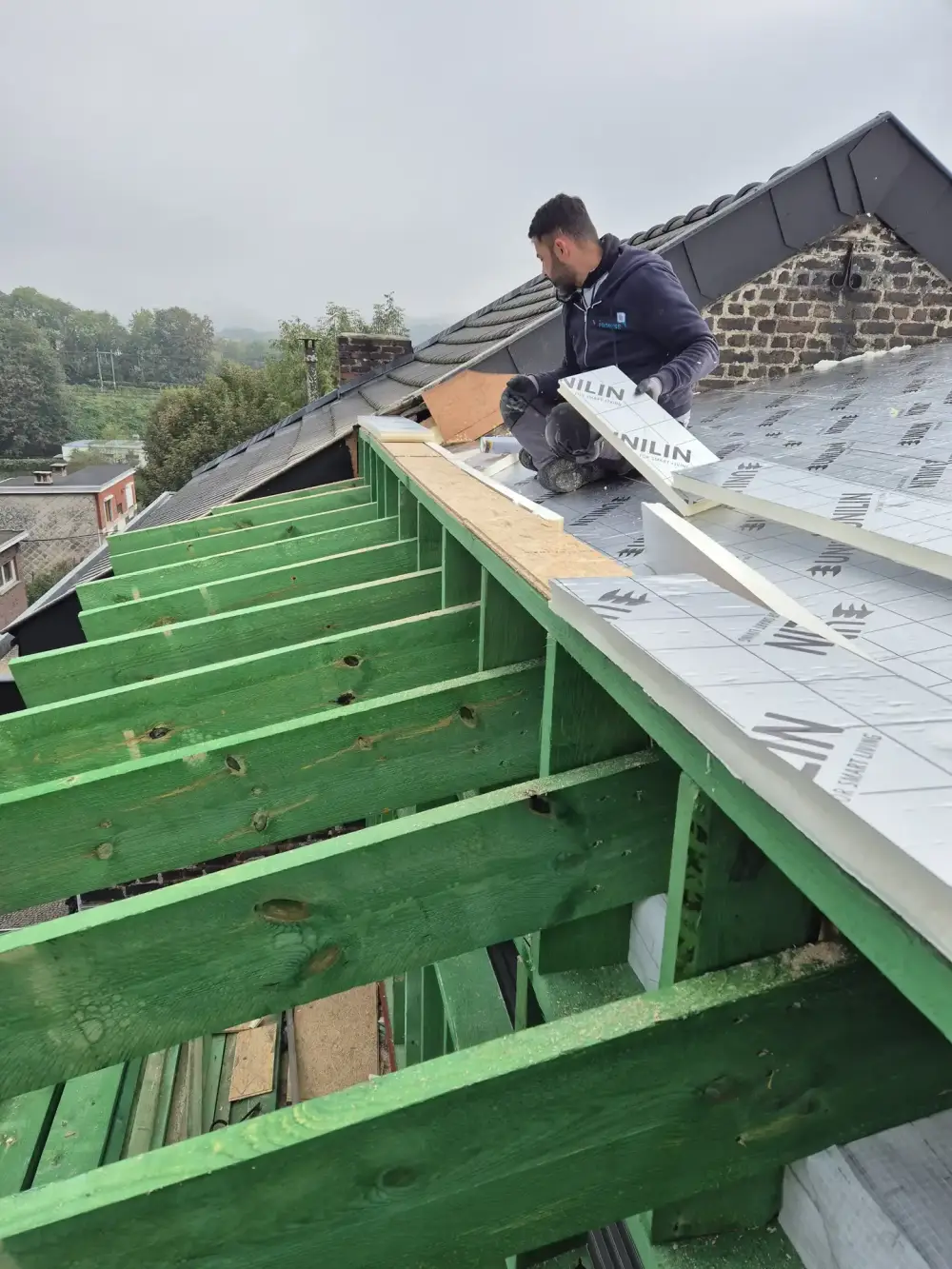 Travaux d’isolation de toiture pour amélioration énergétique à Fléron