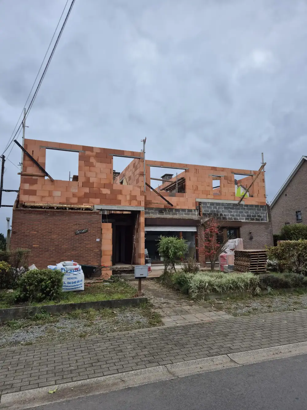 Extension de maison en briques en région liégeoise – travaux de gros œuvre