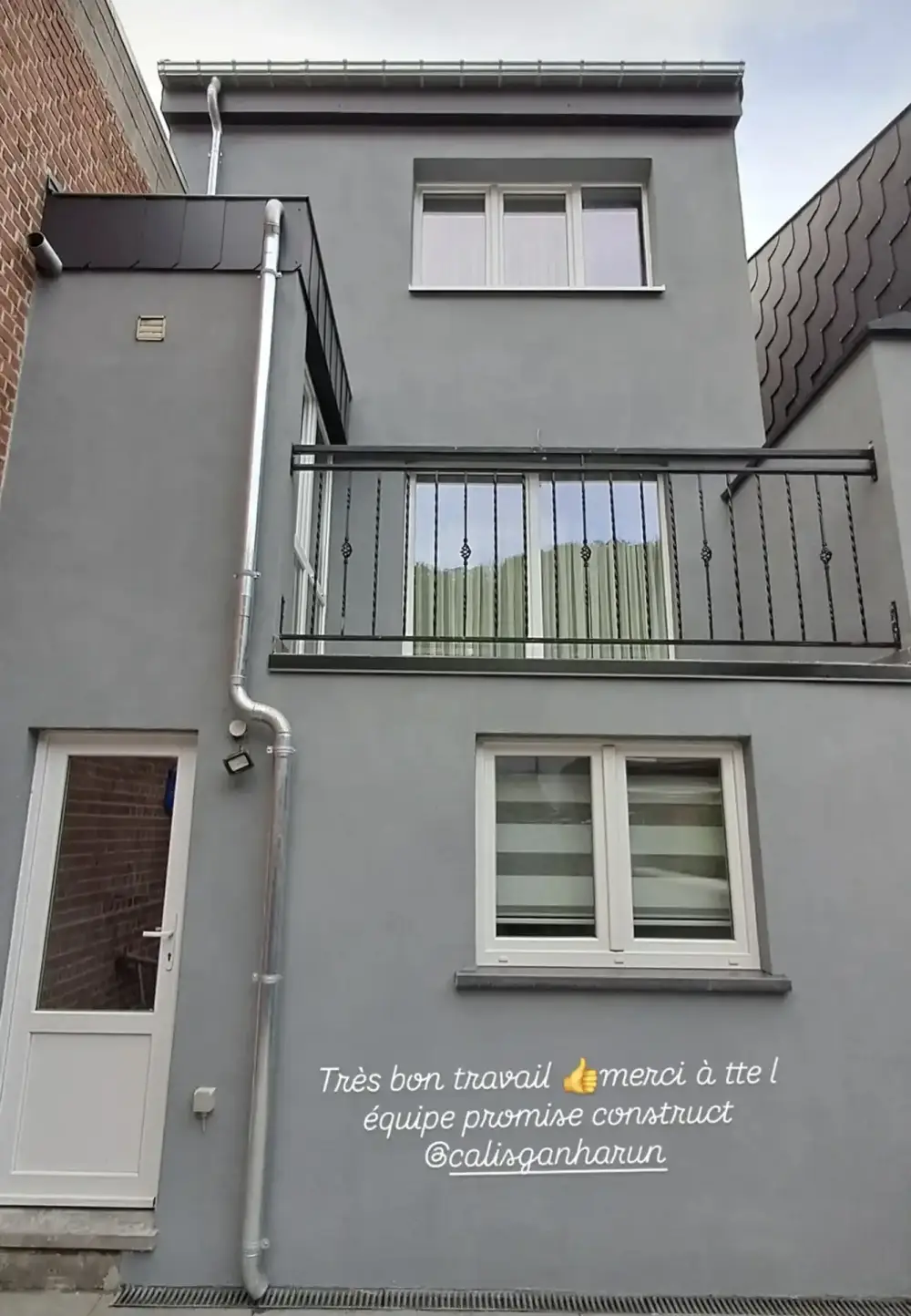 Application de crépi extérieur sur maison unifamiliale à Liège