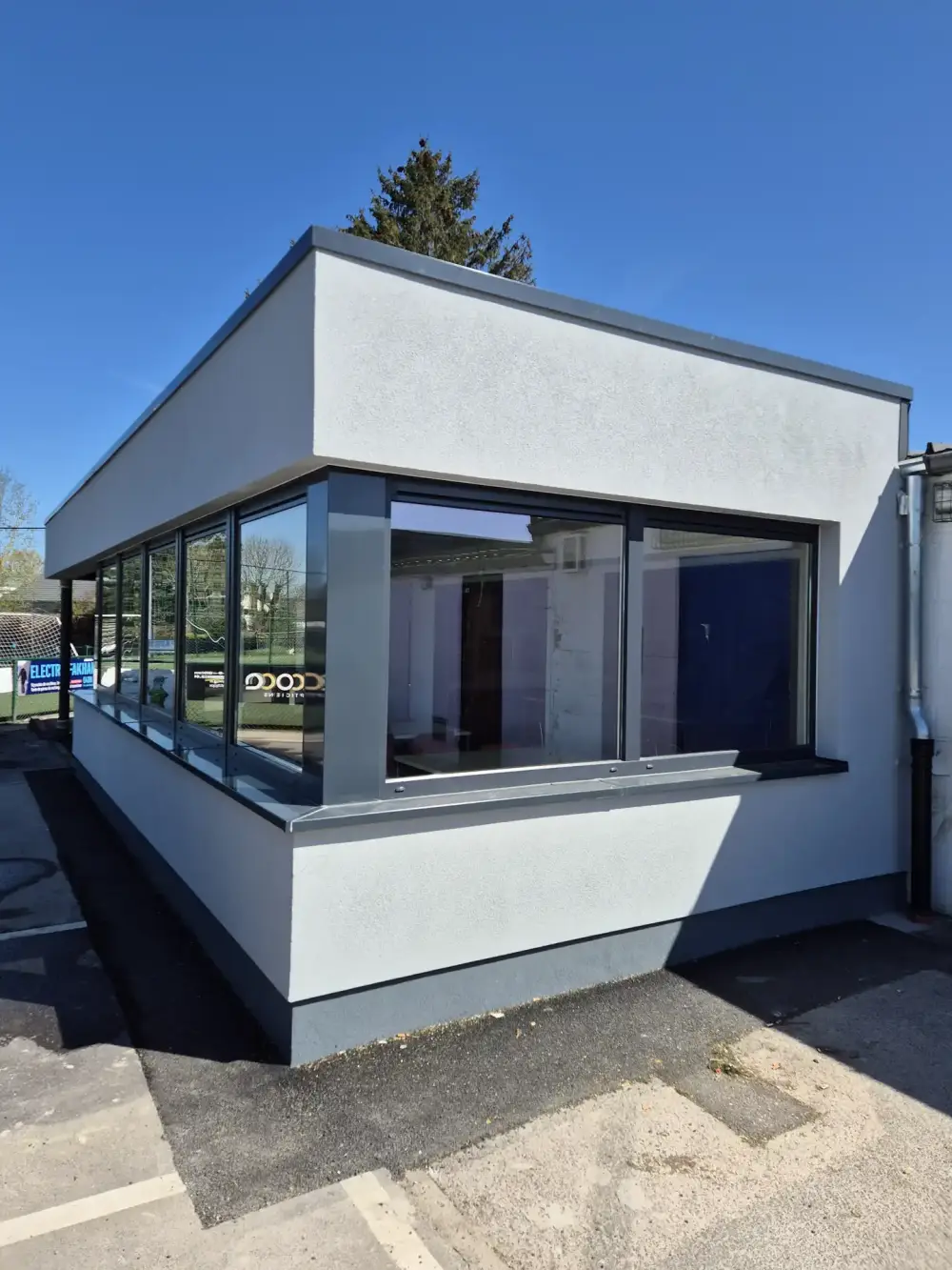 Crépi de façade neuf réalisé par Promise Construct à Fléron